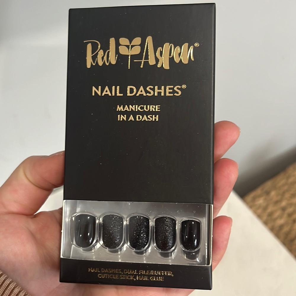 Red Aspen Nail Dashes